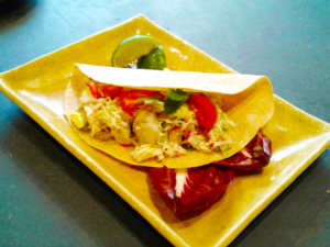 Tacos de pescado con repollo de cilantro - de The Naturopathic Kitchen