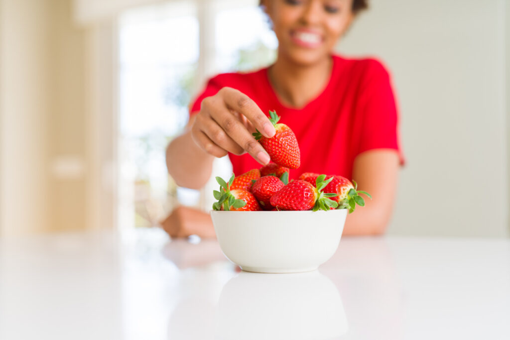 Discover powerful natural cell renewal boosters like fisetin and quercetin found in everyday foods. Use these simple food hacks to optimize cellular cleanup and support longevity.